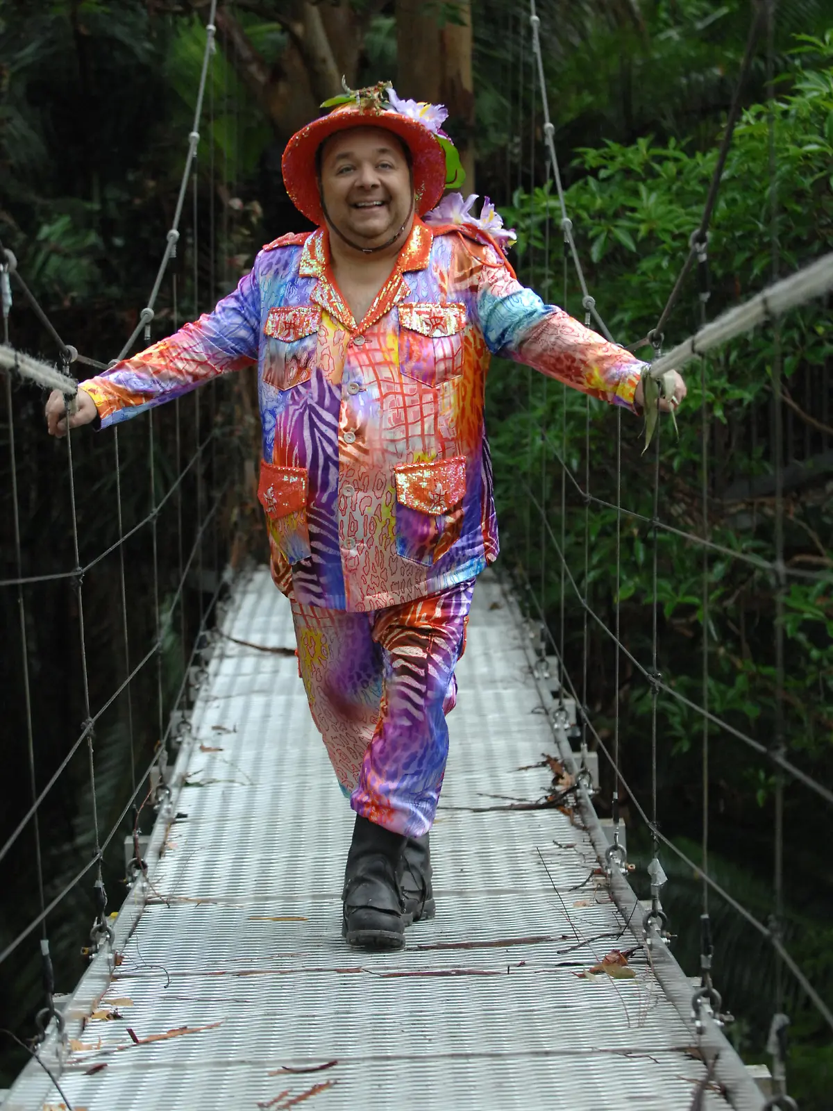 Im Baumhaustudio: Moderator Dirk Bach.  # Foto: RTL / Stefan MenneVerwendung der Bilder für Online-Medien ausschließlich mit folgender Verlinkung: 'Alle Infos zu 'Ich bin ein Star - Holt mich hier raus!' im Special bei RTL.de: http://www.rtl.de/cms/sendungen/ich-bin-ein-star.html'Suchbegriff: Dschungelcamp