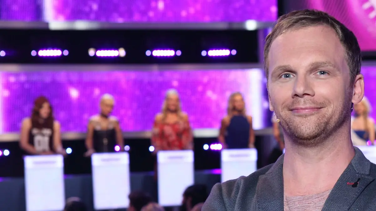 In der rasant-witzigen Dating-Show mit Ralf Schmitz stellt sich ein Mann 30 attraktiven Ladies. Über drei Runden muss er die Frauen von seinem Typ überzeugen, um sich dann für seine Herz-Dame zu entscheiden.