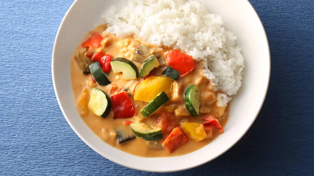 Curry rice, vegetable curry, curry, vegetables, green yellow, summer vegetables, zucchini, peppers, red, red peppers, spices