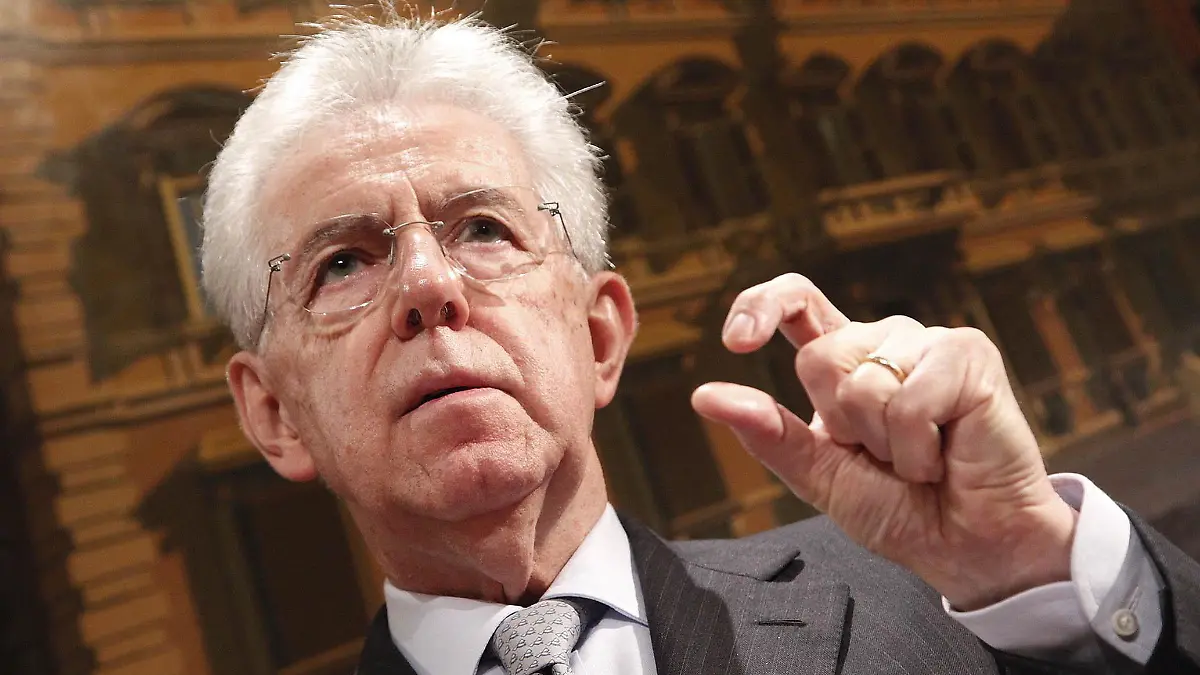 epa03519347 Out going Italian Prime Minister, Mario Monti, talks during his press conference at the Senate, Rome, Italy, 28 December 2012. Reports state that Monti, once a non-partisan technocrat, has entered the election race as the possible leader of a centrist coalition, rivalling both the centre-left and the centre-right of former premier Silvio Berlusconi. Italians will go to the polls on 24 -25 February 2013 in elections to choose a new government. EPA/GIUSEPPE LAMI  +++(c) dpa - Bildfunk+++
