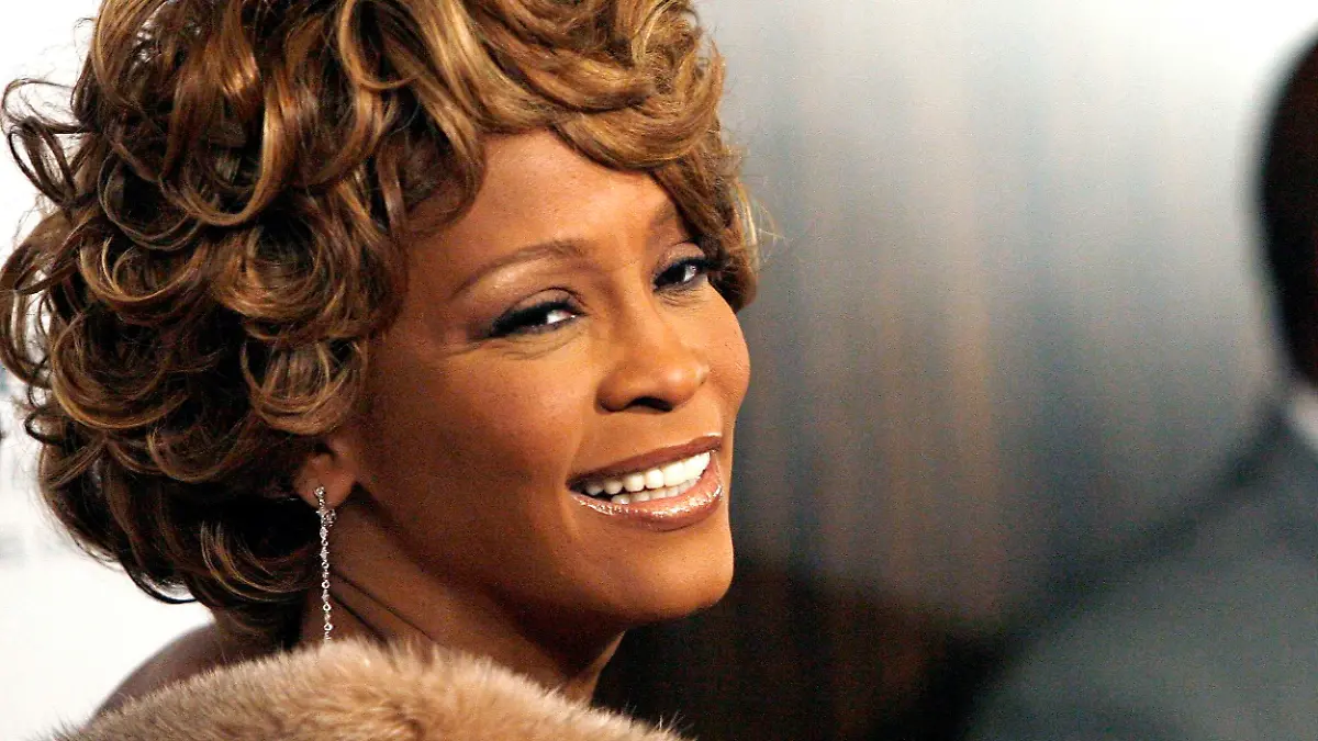 Whitney Houston attends the Clive Davis pre-Grammy party in Beverly Hills, California in this February 10, 2007 file photo. Houston died of accidental drowning due to the effects of cocaine use and heart disease, a Los Angeles County coroner's spokesman said on March 22, 2012. REUTERS/Mario Anzuoni/Files (UNITED STATES - Tags: ENTERTAINMENT PROFILE HEADSHOT)