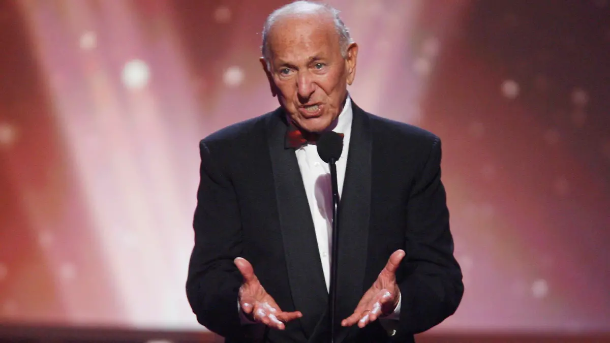 Actor Jack Klugman, star of the TV series "The Odd Couple", speaks about writer, director and producer Garry Marshall who received the Legend Award at the taping of the 6th annual TV Land Awards in Santa Monica, California in this June 8, 2008 file photograph. Emmy-winning actor Jack Klugman, a versatile, raspy-voiced mainstay of U.S. television during the 1970s and early '80s through his starring roles in "The Odd Couple" and "Quincy, M.E.," died on December 24, 2012 at the age of 90.   REUTERS/Fred Prouser/Files  (UNITED STATES - Tags: PROFILE ENTERTAINMENT OBITUARY)