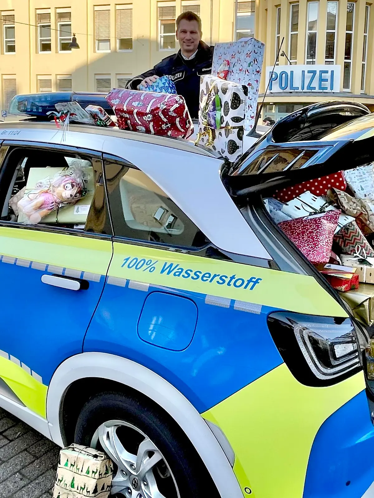 Bei diesem Anblick wird ganz bestimmt selbst der Weihnachtsmann neidisch. 171 Geschenke für sozial benachteiligte Kinder und Jugendliche.