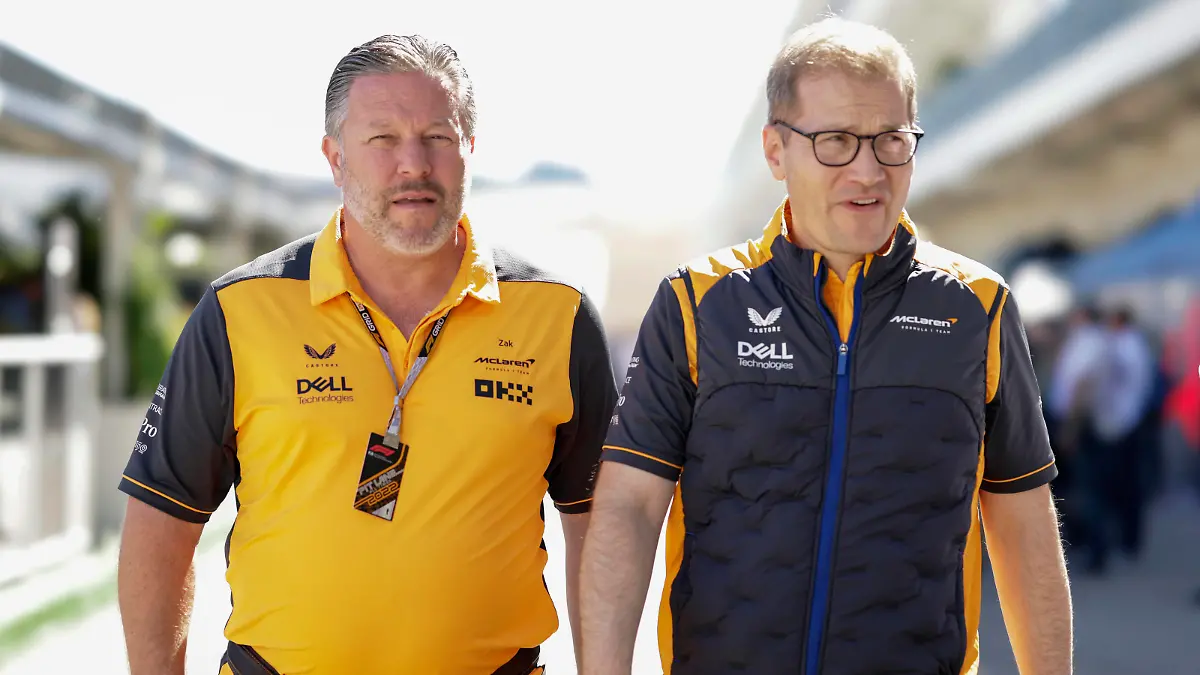  Formula 1 2022: United States GP CIRCUIT OF THE AMERICAS, UNITED STATES OF AMERICA - OCTOBER 21: Zak Brown, CEO, McLaren Racing, and Andreas Seidl, Team Principal, McLaren during the United States GP at Circuit of the Americas on Friday October 21, 2022 in Austin, United States of America. Photo by Glenn Dunbar / LAT Images Images PUBLICATIONxINxGERxSUIxAUTxHUNxONLY GP2219_102702_J5A5145