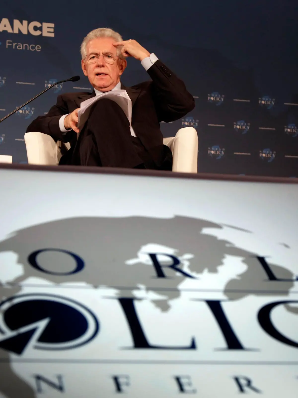Italy's Prime Minister Mario Monti delivers a speech at the World Policy Conference in Cannes December 8, 2012. The World Policy Conference is devoted to the issue of global governance in all its aspects and takes place from December 7 to 10.   REUTERS/Eric Gaillard (FRANCE - Tags: POLITICS)