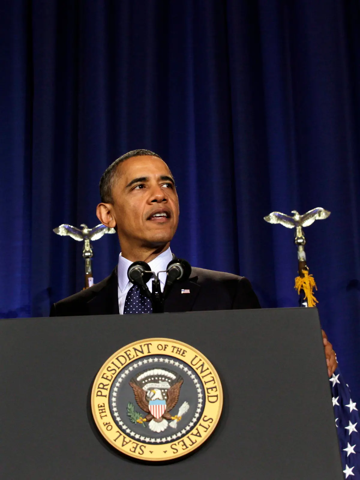 epa03495542 US President Barack Obama delivers remarks on the twentieth anniversary at the Nunn-Lugar Cooperative Threat Reduction (CTR) symposium, at the National Defense University in Washington DC, USA, 03 December 2012. Obama discussed progress made in securing nuclear material and thanked Republican Senator from Indiana Dick Lugar and former Democratic Senator from Georgia Sam Nunn for their leadership on the issue. EPA/AUDE GUERRUCCI POOL  +++(c) dpa - Bildfunk+++