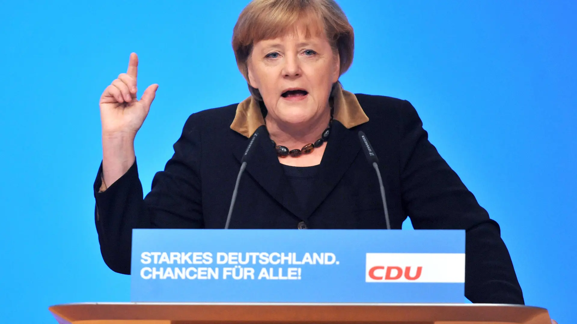 Bundeskanzlerin Angela Merkel spricht am 04.12.2012 beim 25. Bundesparteitag der CDU in Hannover (Niedersachsen). Foto: Bernd von Jutrczenka/dpa +++(c) dpa - Bildfunk+++