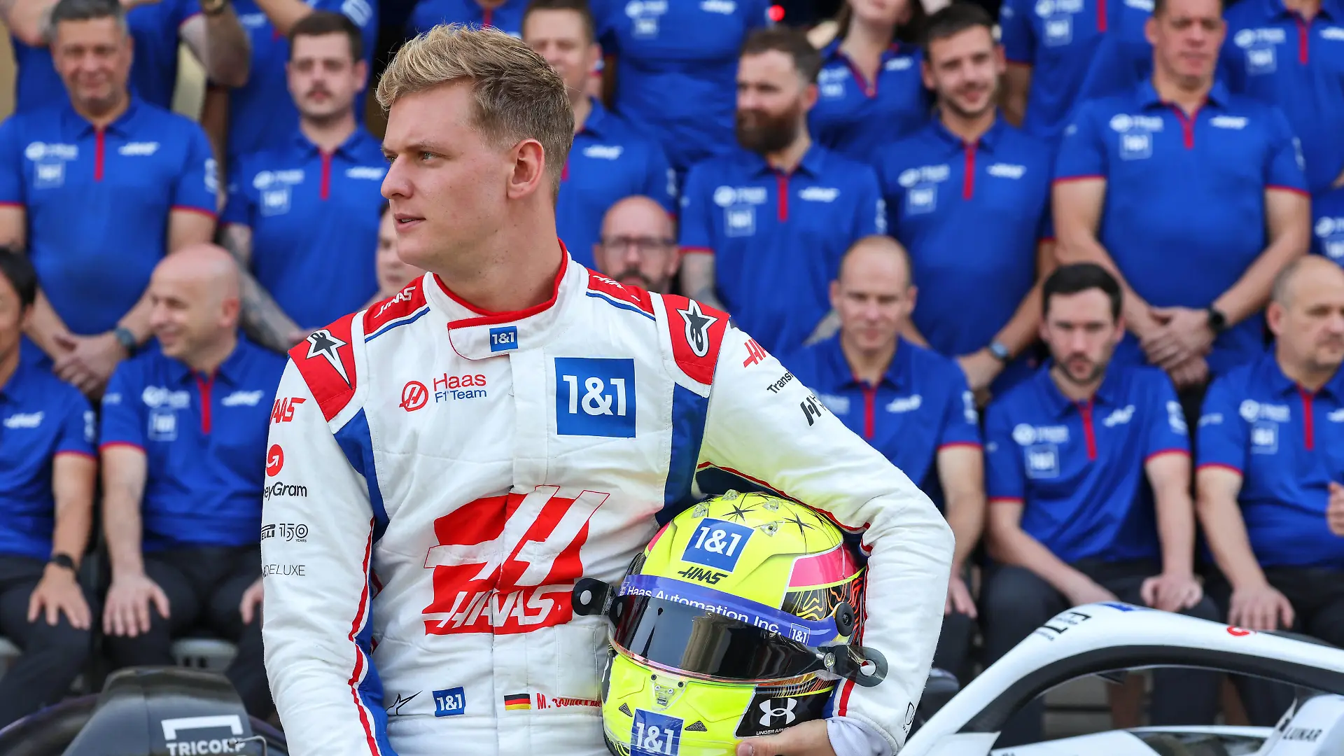 Formula 1 2022: Abu Dhabi GP YAS MARINA CIRCUIT, UNITED ARAB EMIRATES - NOVEMBER 20: Haas team photo Mick Schumacher, Haas F1 Team during the Abu Dhabi GP at Yas Marina Circuit on Sunday November 20, 2022 in Abu Dhabi, United Arab Emirates. Photo by Glenn Dunbar / LAT Images Images PUBLICATIONxINxGERxSUIxAUTxHUNxONLY GP2222_081422177A0258