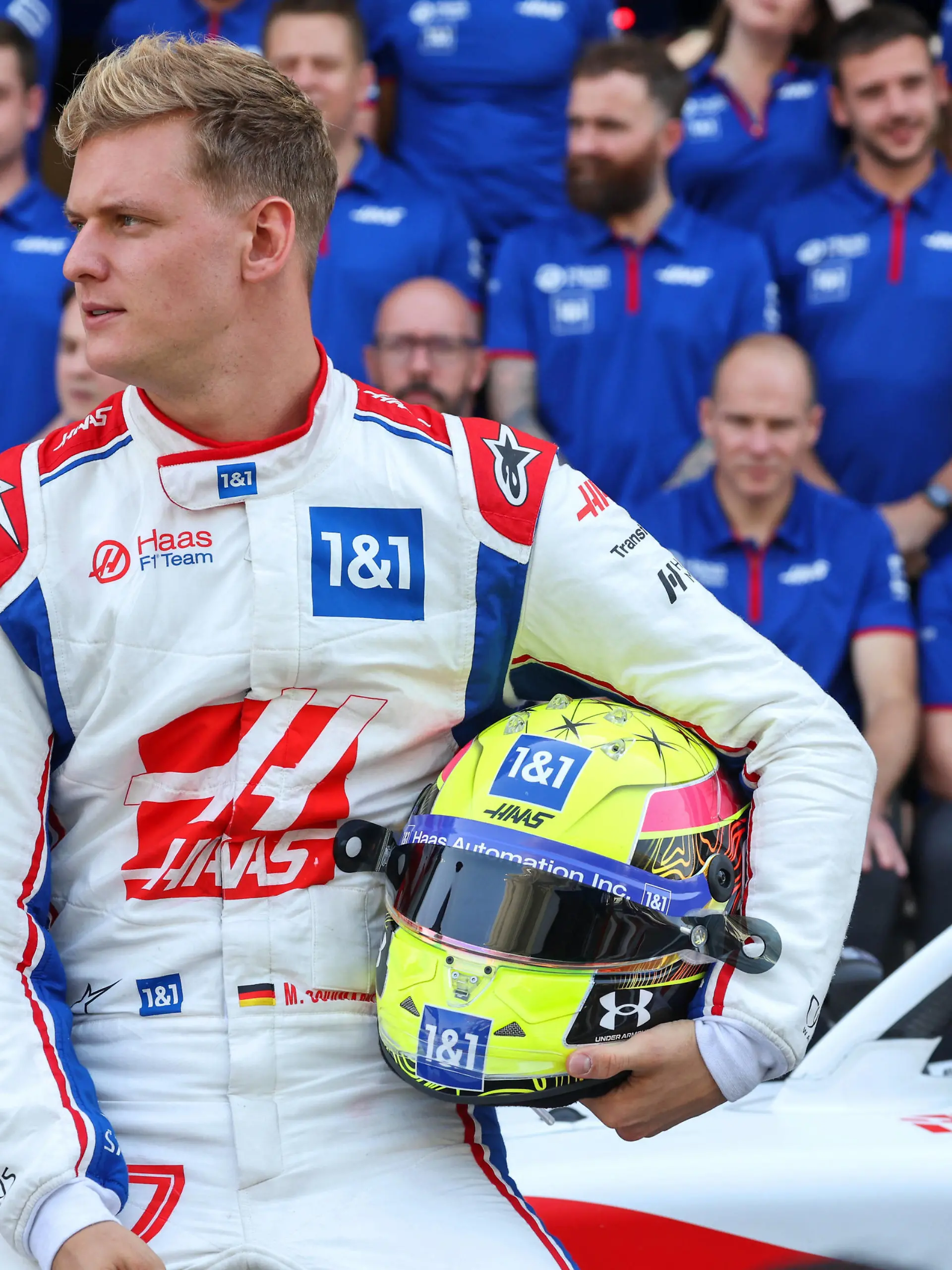  Formula 1 2022: Abu Dhabi GP YAS MARINA CIRCUIT, UNITED ARAB EMIRATES - NOVEMBER 20: Haas team photo Mick Schumacher, Haas F1 Team during the Abu Dhabi GP at Yas Marina Circuit on Sunday November 20, 2022 in Abu Dhabi, United Arab Emirates. Photo by Glenn Dunbar / LAT Images Images PUBLICATIONxINxGERxSUIxAUTxHUNxONLY GP2222_081422177A0258