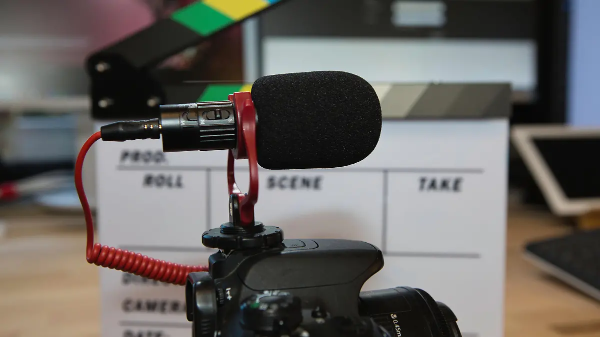 Ein externes Mikrofon sorgt für einen klaren und sauberen Ton bei Videoaufnahmen mit der Kamera