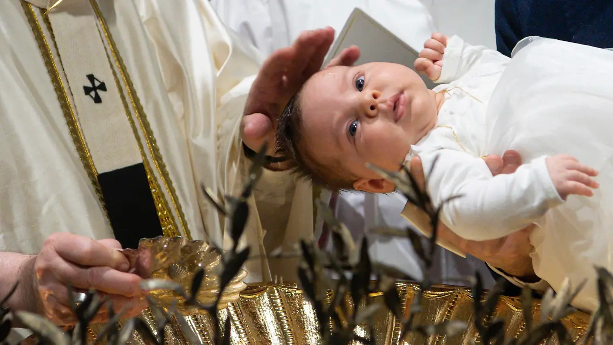Pope Francis celebrates the Holy Mass and Baptism of children of Vatican employees in the Sistine Chapel in the Vatican, on January 09, 2022. Editorial Use Only. Photo by Vatican Media / Catholic Press Photo/IPA/ABACAPRESS.COM