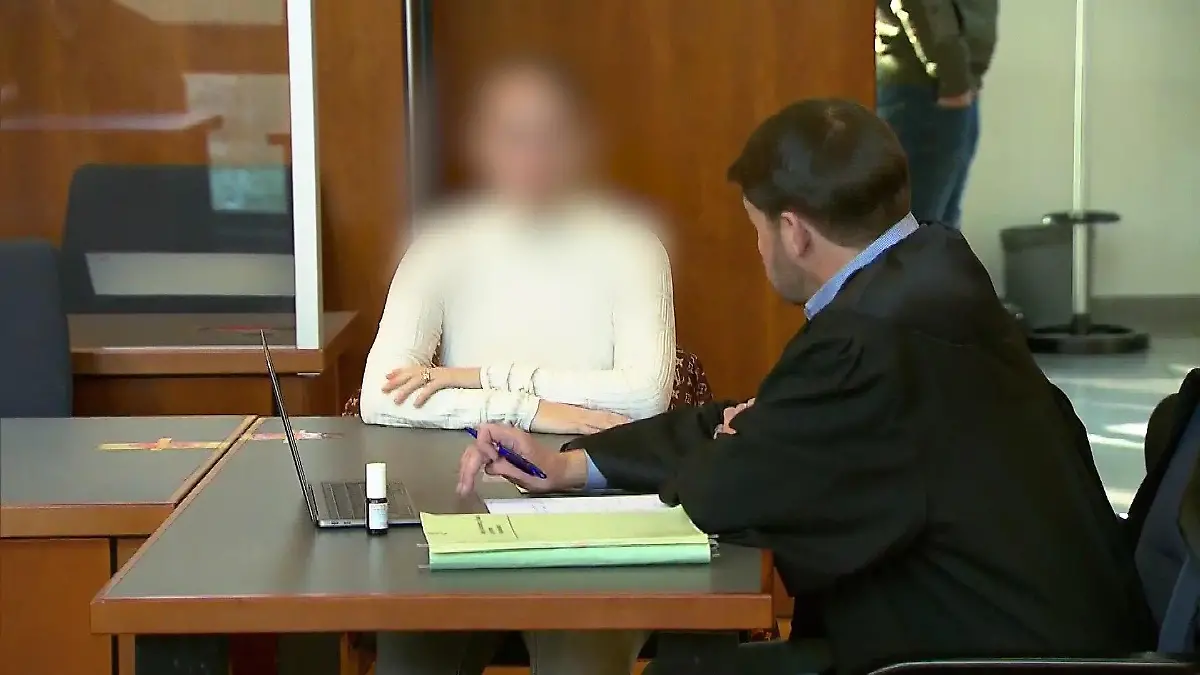 Denise J. schmuggelte für ihren Liebhaber ein Handy ins Gefängnis.