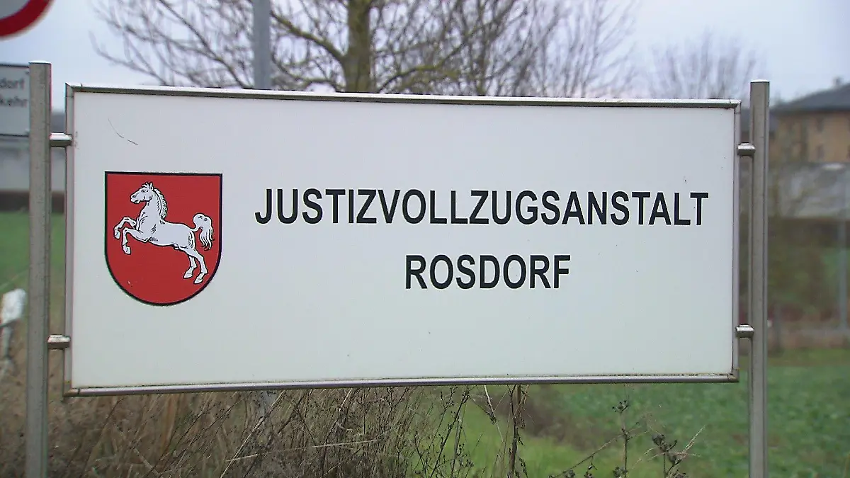 Die beiden angeklagten Frauen wurden aus dem Dienst der Justizvollzugsanstalt entlassen.