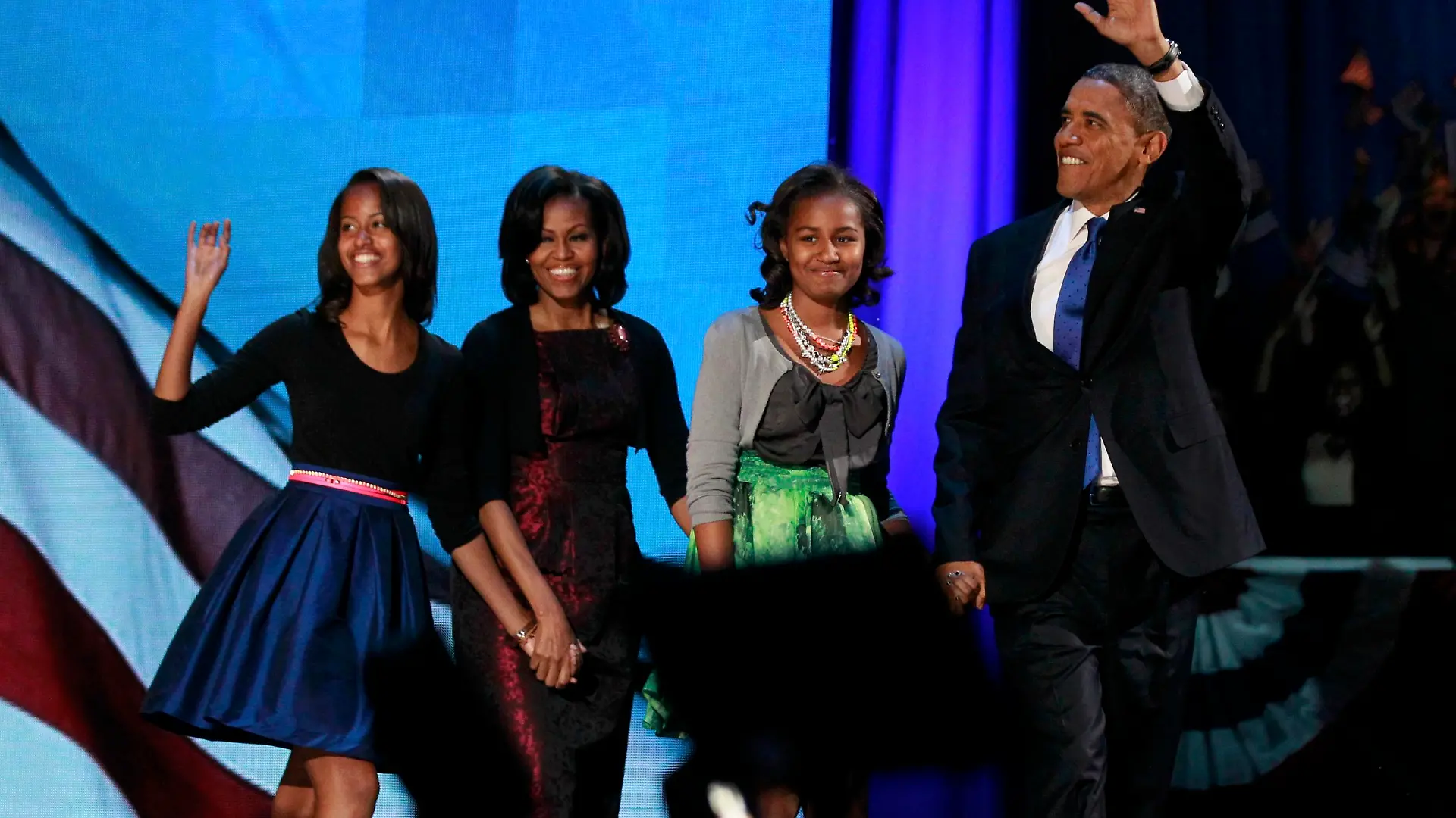 U.S. President Barack Obama greets supporters on stage with first lady Michelle Obama and daughters Malia (L) and Sasha during his election night rally in Chicago, November 7, 2012. REUTERS/Jason Reed (UNITED STATES - Tags: POLITICS ELECTIONS USA PRESIDENTIAL ELECTION)