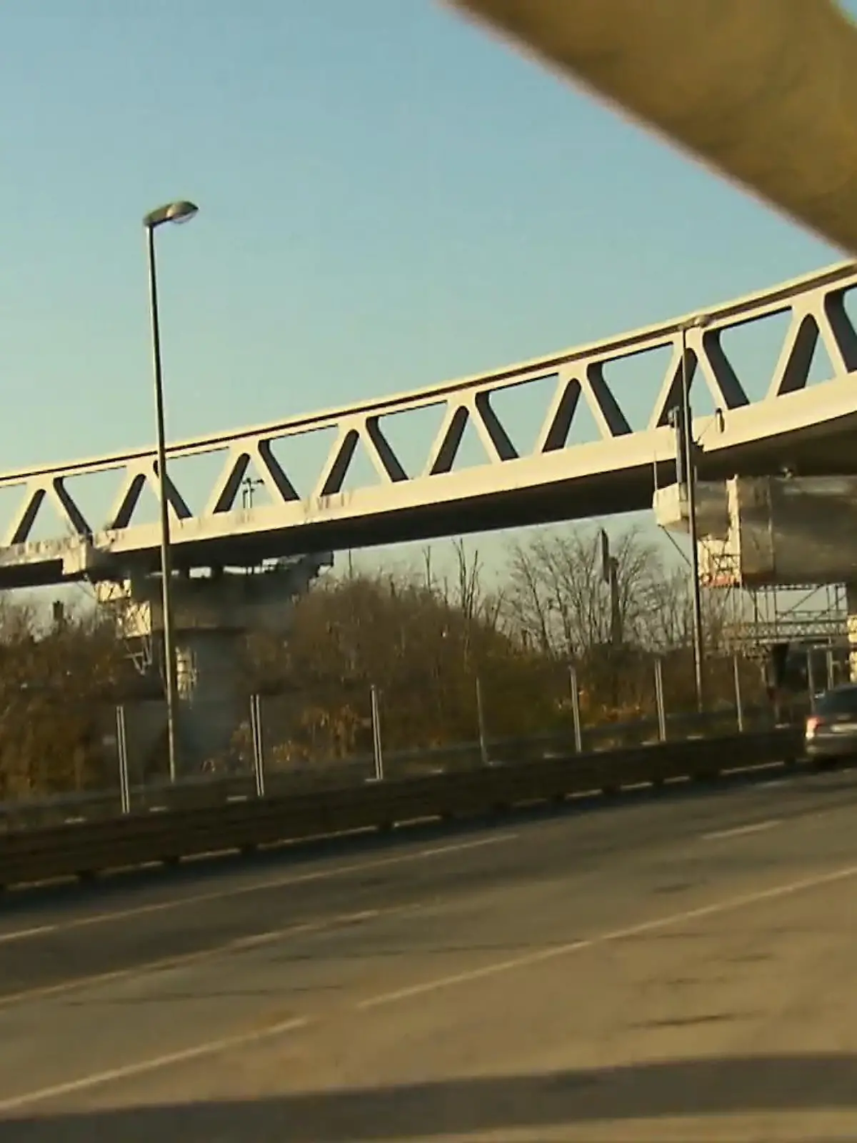 Bild zu: "Neue Brücke in Düsseldorf "