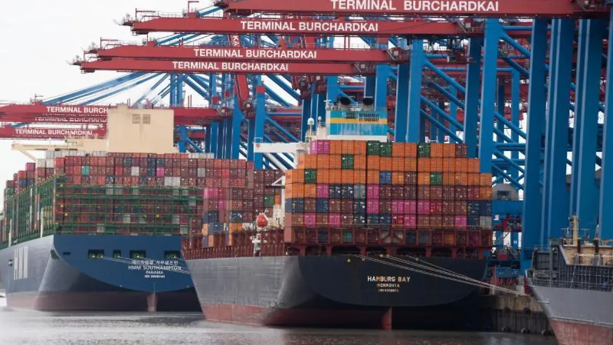Containerschiffe im Hamburger Hafen