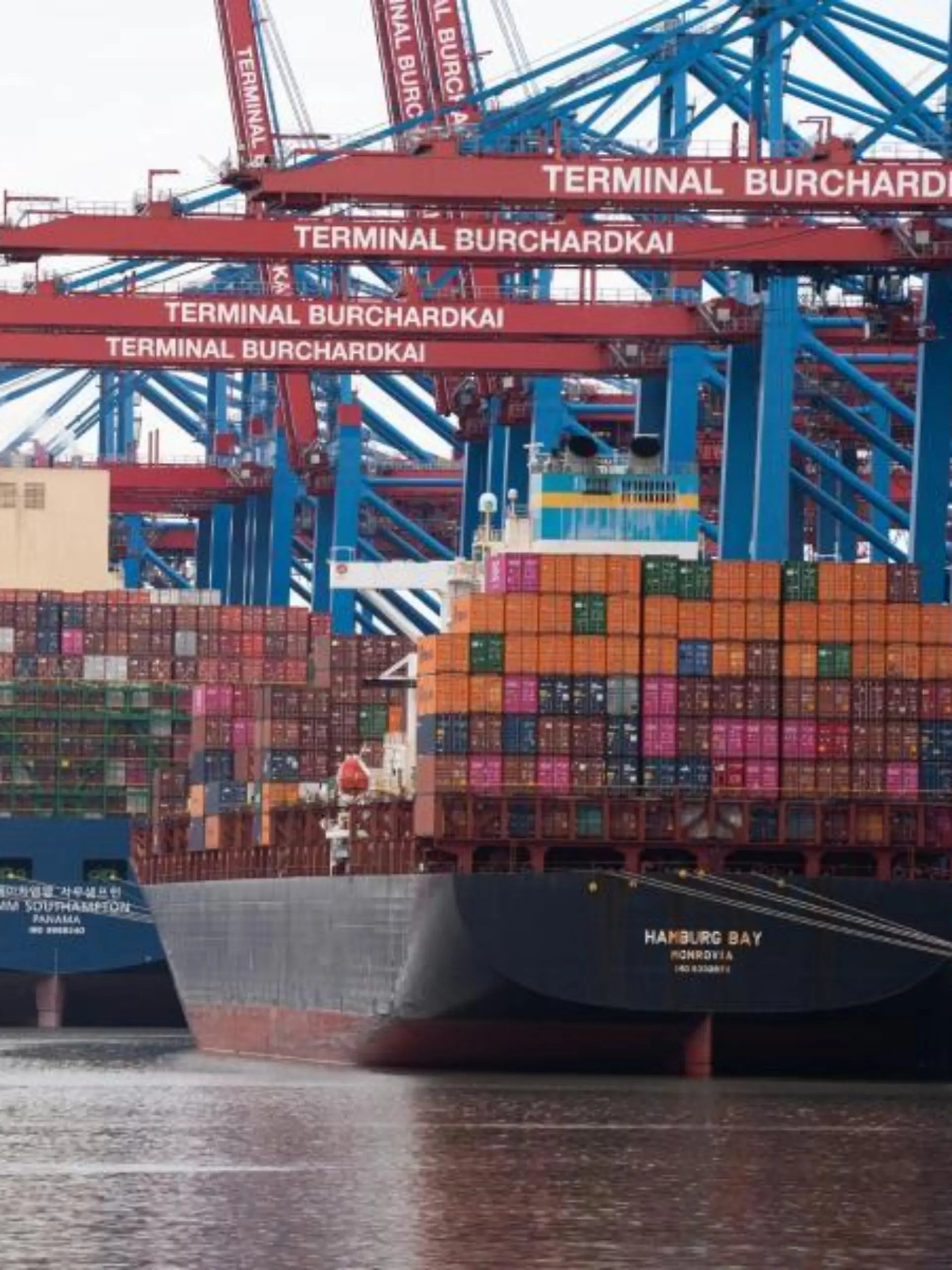 Containerschiffe im Hamburger Hafen