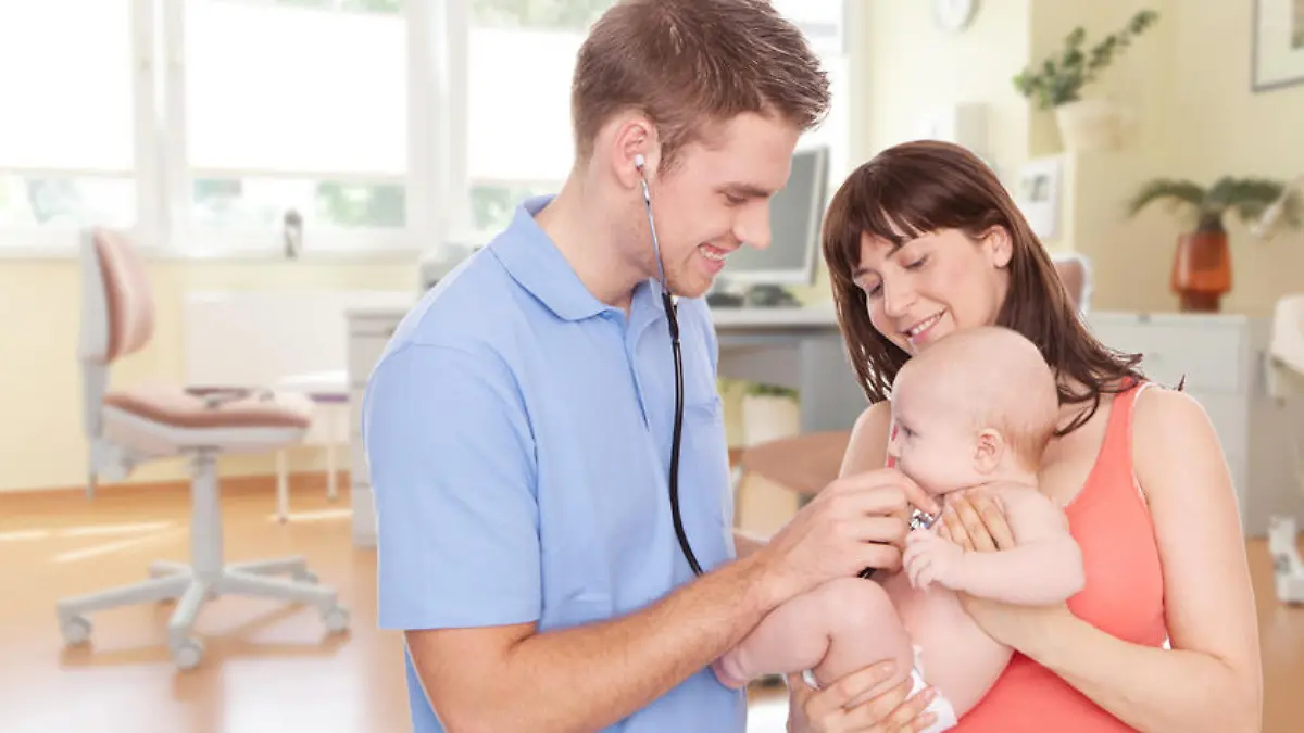 kind baby mutter frau arzt untersuchung Fotolia 38251161 S.jpg