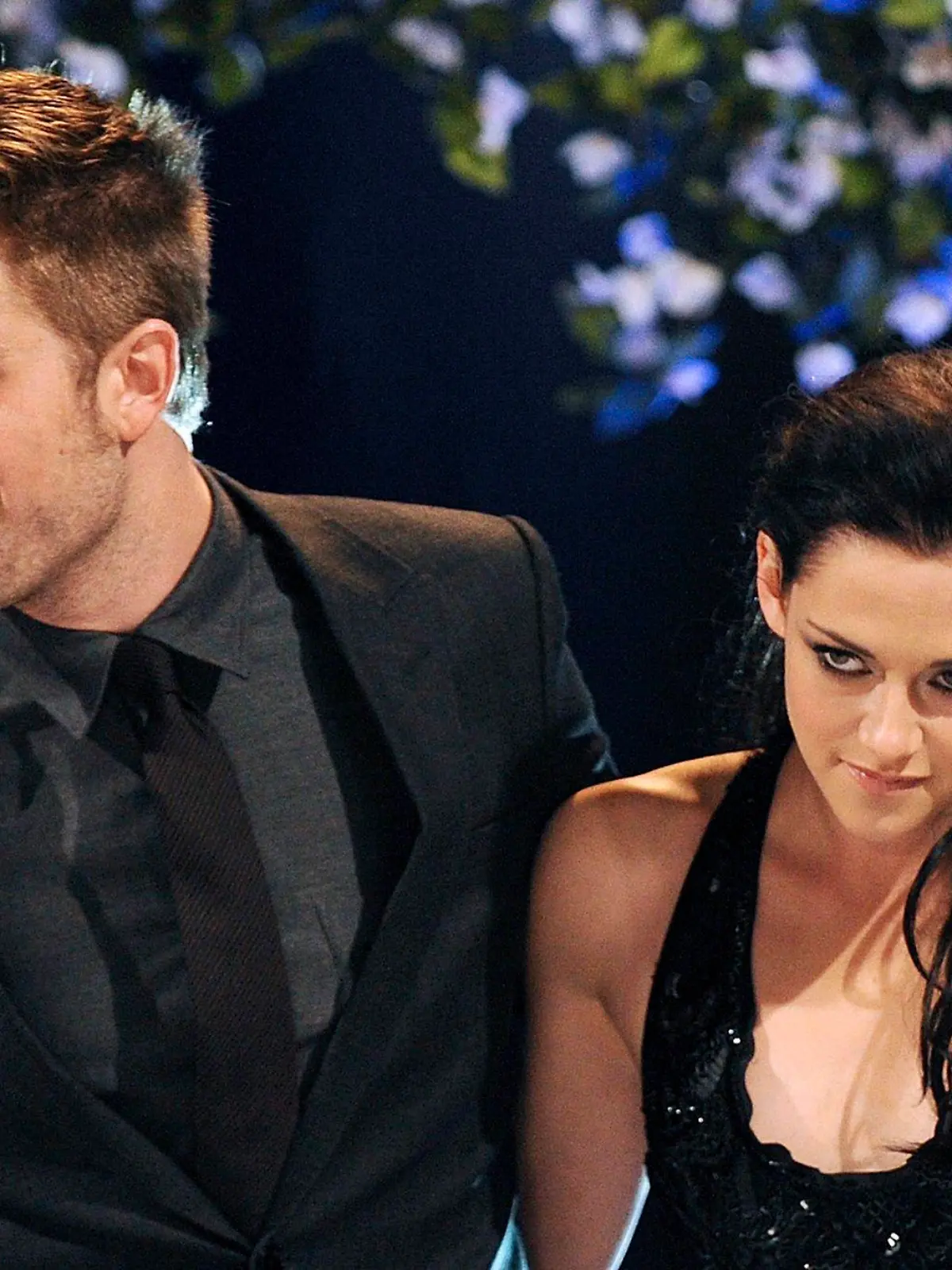 ARCHIV - Die «Twilight»-Stars Robert Pattinson und Kristen Stewart kommen am 16.11.2011 in London zur Premiere ihres neuen Films. Alles aus beim Hollywood-Traumpaar? Robert Pattinson hat nach dem Seitensprung-Geständnis seiner Freundin Kristen Stewart laut «People»-Magazin die Sachen gepackt und die gemeinsame Wohnung in Los Angeles verlassen. Foto: Andy Rain dpa (zu dpa 1062 vom 27.07.2012)  +++(c) dpa - Bildfunk+++
