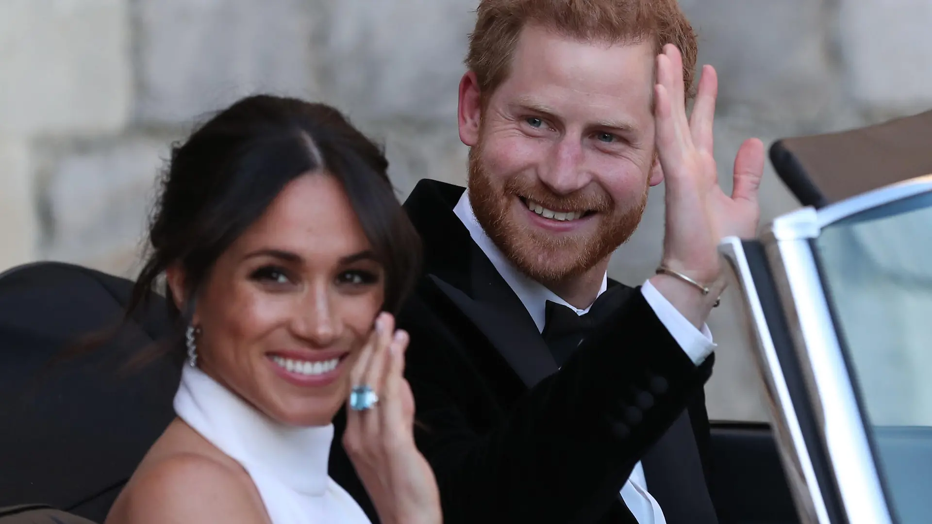 19.05.2018, Großbritannien, Windsor: Der britische Prinz Harry und seine Frau Meghan verlassen das Windsor Castle um zum Hochzeitsfest im Frogmore House am Abend zu fahren. Prinz Harry of Wales hat Meghan Markle geheiratet. Foto: Steve Parsons/PA Wire/dpa +++ dpa-Bildfunk +++