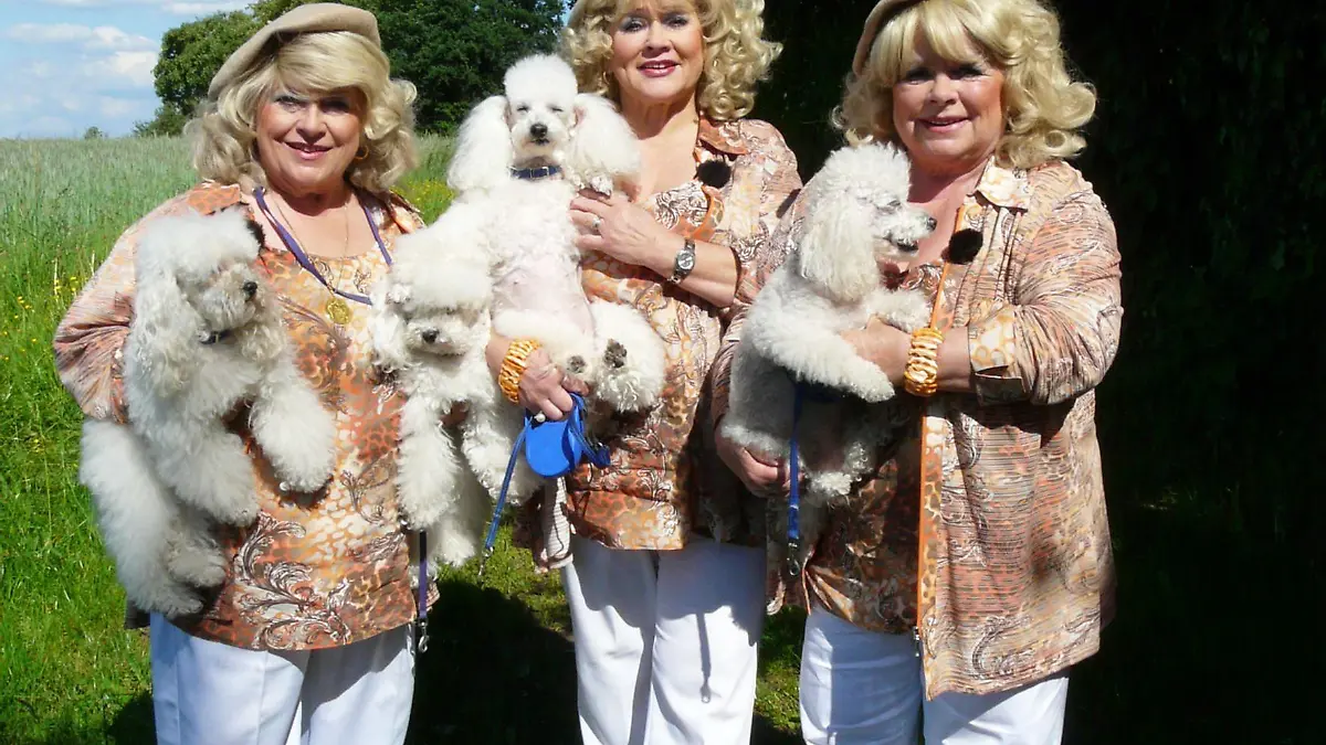 Die Jacob Sisters und ihre vier Pudel.