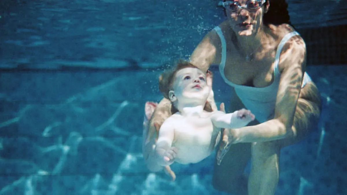 Beim Babyschwimmen nach Methode des ISR lernen Babys, sich selbst vor dem Ertinken zu retten.