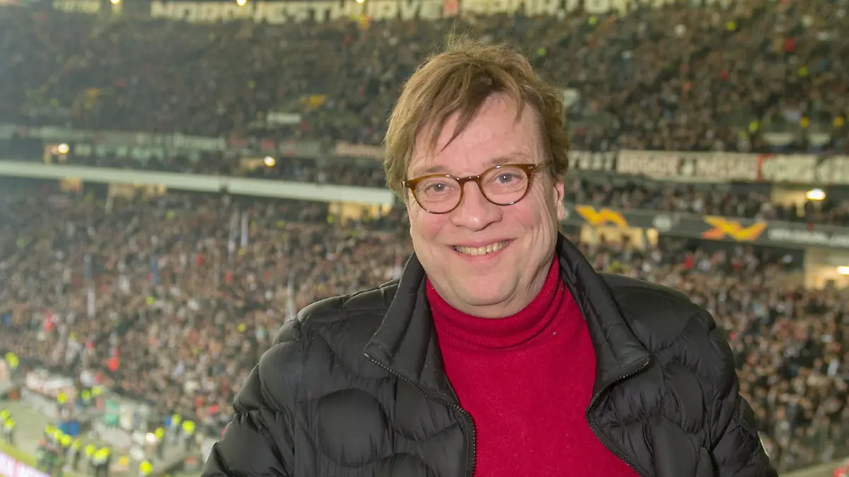 Sportmoderator Bela Rethy posiert am 21. Februar 2019, bei einem Europapokalspiel von Eintracht Frankfurt in der Commerzbank Arena in Frankfurt.