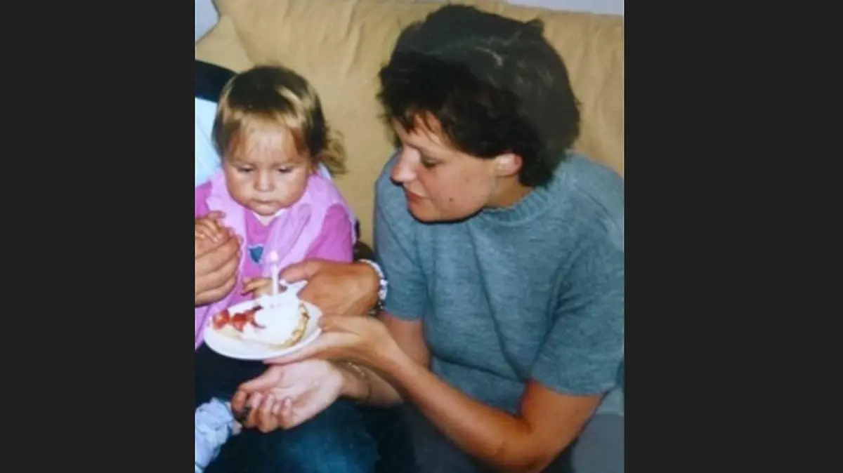Da war die Welt noch in Ordnung: Isra und ihre Mama Marisse feiern den ersten Geburtstag.