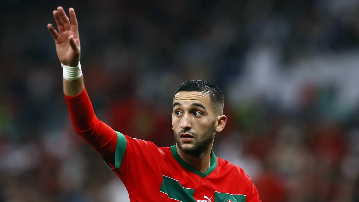 2022-12-10 19:28:14 DOHA - Hakim Ziyech aus Marokko während des Viertelfinalspiels der FIFA Fussball-Weltmeisterschaft Katar 2022 zwischen Marokko und Portugal im Al-Thumama-Stadion am 10. Dezember 2022 in Doha, Katar. ANP KOEN VAN WEEL
