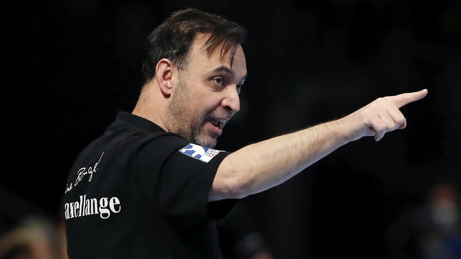Manager Interimstrainer Bob Hanning zeigend, gestikulierend / / Handball / HBL Bundesliga Herren / Saison 2021/2022 / 24.03.2022 / Füchse Berlin vs. TBV Lemgo Lippe / *** Manager interim coach Bob Hanning pointing, gesturing Sports Handball HBL Bundesliga Men Season 2021 2022 24 03 2022 Füchse Berlin vs TBV Lemgo Lippe