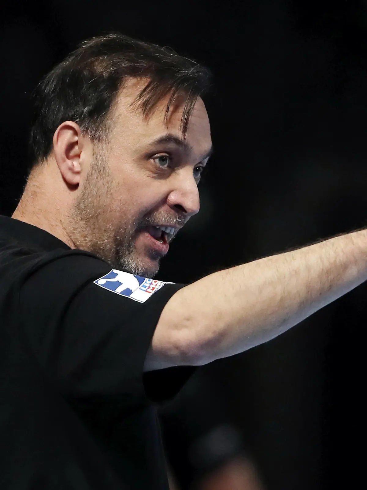  Manager Interimstrainer Bob Hanning zeigend, gestikulierend / / Handball / HBL Bundesliga Herren / Saison 2021/2022 / 24.03.2022 / Füchse Berlin vs. TBV Lemgo Lippe / *** Manager interim coach Bob Hanning pointing, gesturing Sports Handball HBL Bundesliga Men Season 2021 2022 24 03 2022 Füchse Berlin vs TBV Lemgo Lippe