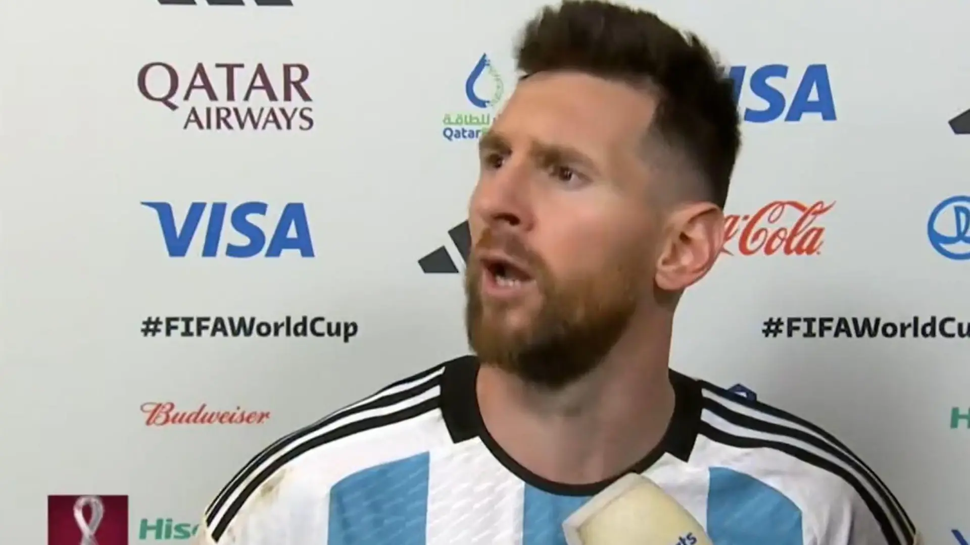 Messi pöbelt während des Interviews. @TyC Sports