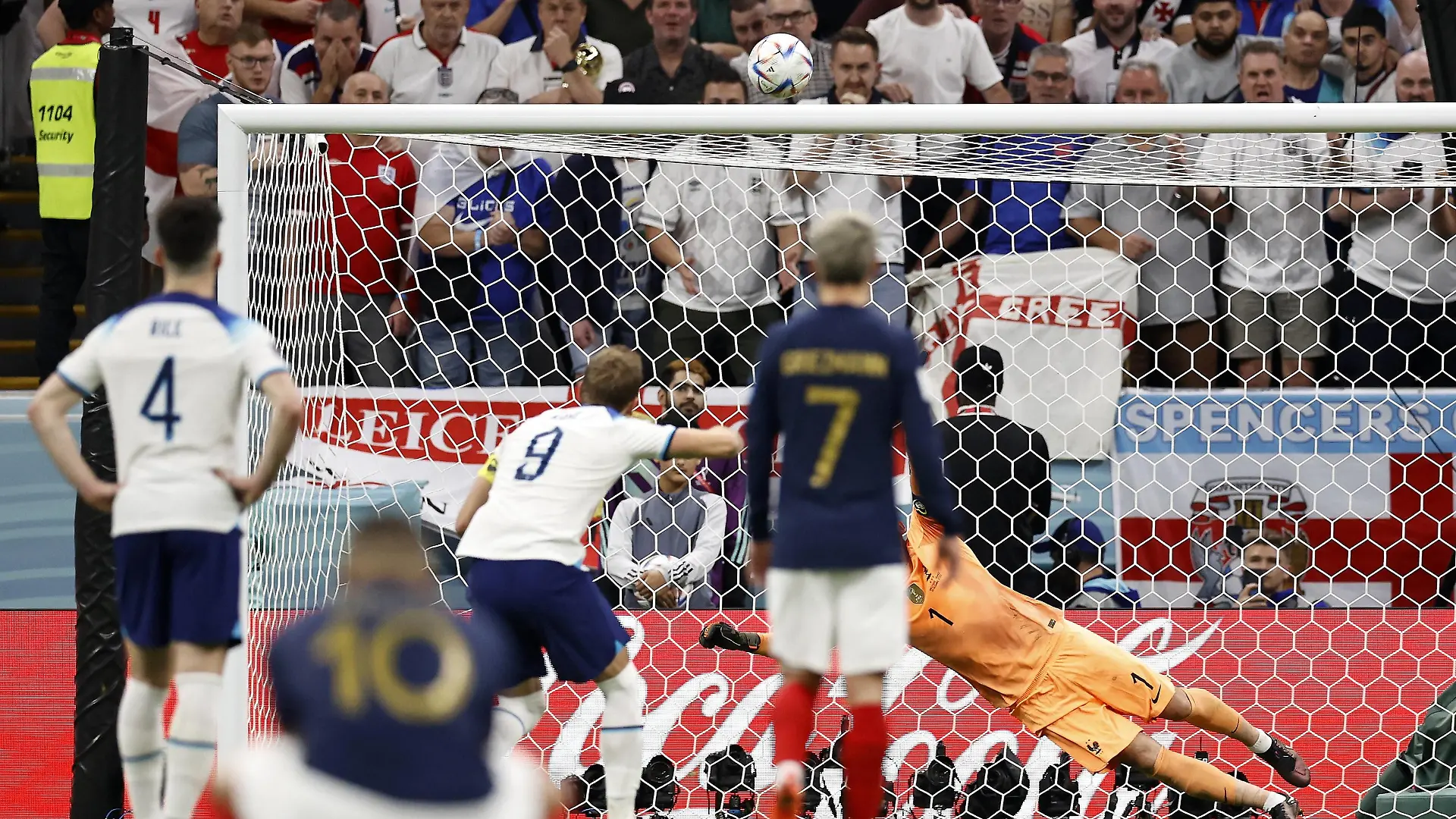 AL KHOR - LR Harry Kane of England misses penalty, France goalkeeper Hugo Lloris during the FIFA World Cup, WM, Weltmeisterschaft, Fussball Qatar 2022 quarterfinal match between England and France at Al Bayt Stadium on December 10, 2022 in Al Khor, Qatar. AP Dutch Height MAURICE OF STONE FIFA World Cup Qatar 2022: Quarter Final 2022 xVIxANPxSportx/xMauricexvanxSteenxWKxIVx *** AL KHOR LR Harry Kane of England misses penalty, France goalkeeper Hugo Lloris during the FIFA World Cup Qatar 2022 quarterfinal match between England and France at Al Bayt Stadium on December 10, 2022 in Al Khor, Qatar AP Dutch Height MAURICE OF STONE FIFA World Cup Qatar 2022 Quarter Final 2022 xVIxANPxSportx xMauricexvanxSteenxWKxIVx 459248950 originalFilename: 459248950.jpg