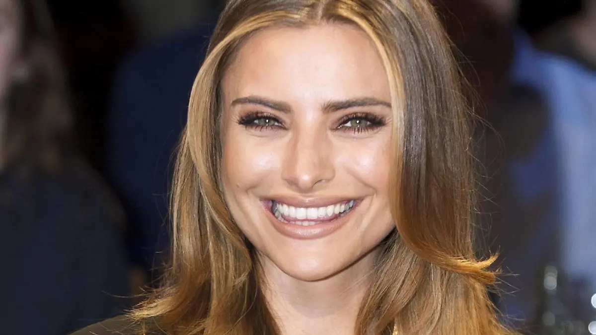  3nach9 Talkshow im Bild: Sophia Tomalla Schauspielerin Als Kind zweier Schauspieler groß geworden, verspürte Sophia Thomalla schon früh den Wunsch, auch diesen Beruf anzunehmen. Als 15-Jährige erhielt sie ihre erste TV-Rolle, studierte anschließend und ist seitdem u. a. auch als TV-Moderatorin und Jurorin tätig. Über die Bedeutung von Tattoos, ihr Verhältnis zu Mutter Simone und neue berufliche Projekte, berichtet die 27-Jährige bei 3nach9. DEU, Bremen, Radio Bremen, 3nach9, 31.03.2017,