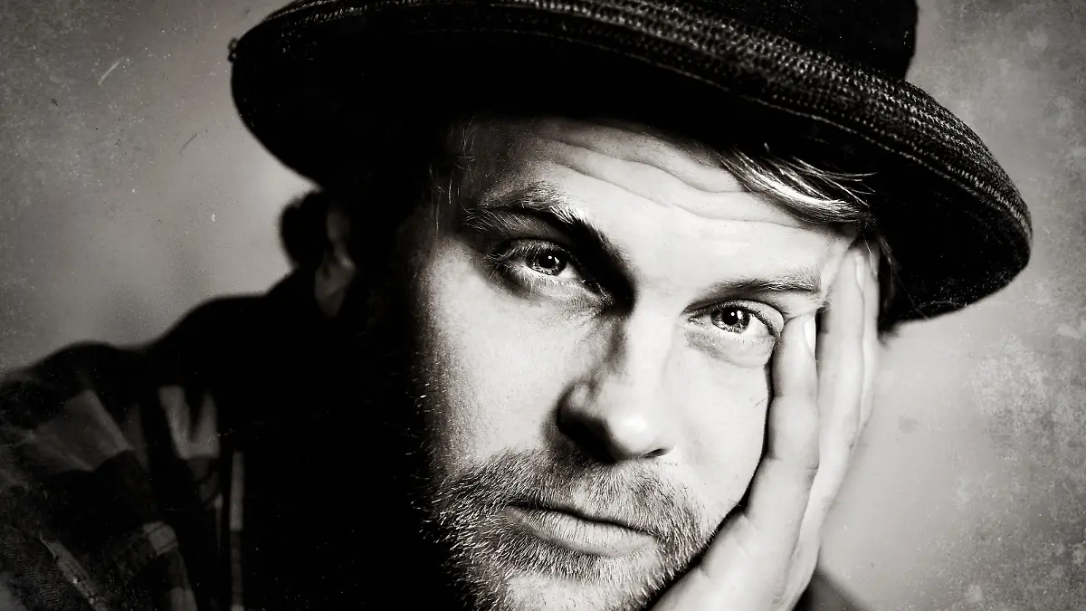 Portrait2(by Jim Rakete).jpg