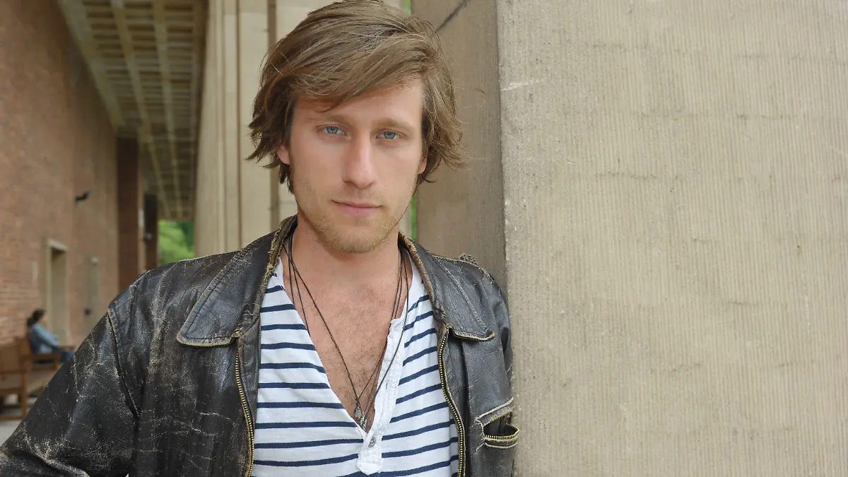 Merlin Leonhardt spielt Till "Bommel" Kuhn