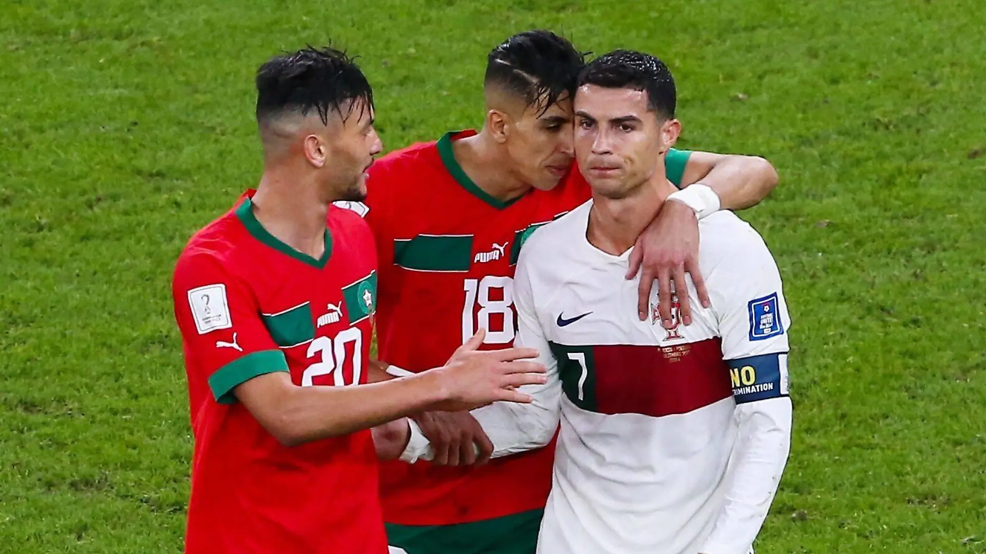 Mandatory Credit: Photo by Michael Zemanek/Shutterstock 13655764de Cristiano Ronaldo of Portugal looks dejected at full-time as the exhausted Morocco players look in shock at progressing to the Semi Finals Morocco v Portugal, FIFA World Cup, WM, Weltmeisterschaft, Fussball 2022, Quarter Final, Football, Al Thumama Stadium, Doha, Qatar - 10 Dec 2022 Editorial Use Only Morocco v Portugal, FIFA World Cup 2022, Quarter Final, Football, Al Thumama Stadium, Doha, Qatar - 10 Dec 2022 Editorial Use Only PUBLICATIONxINxGERxSUIxAUTxHUNxGRExMLTxCYPxROUxBULxUAExKSAxONLY Copyright: xMichaelxZemanek/Shutterstockx 13655764de