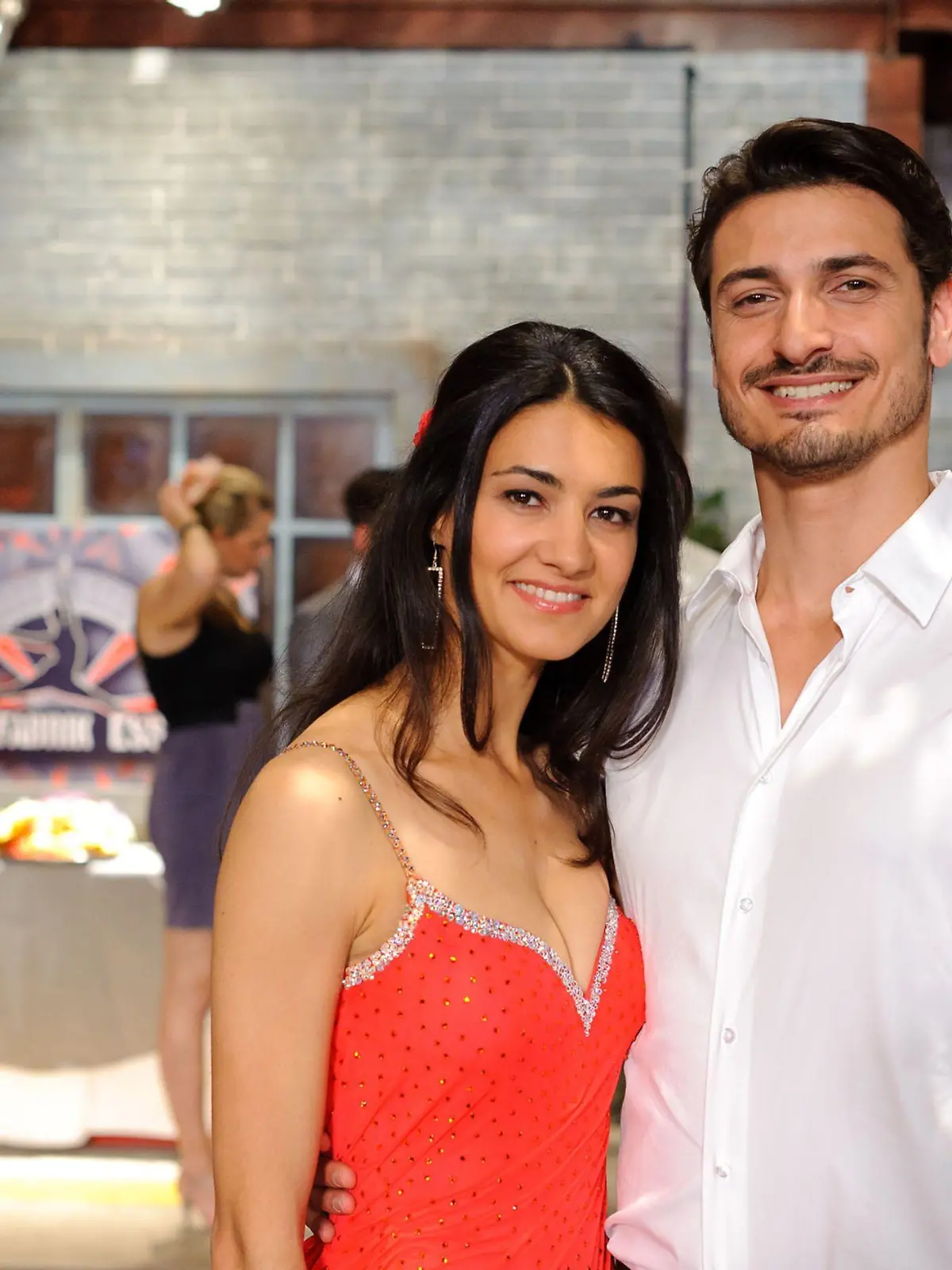 Viktoria (Rosetta Pedone) und Marco (Salvatore Greco) sollen für die Presse als Tanzpaar beim Tanzmarathon antreten. Werden dabei die alten Gefühle füreinander wieder aufflammen?