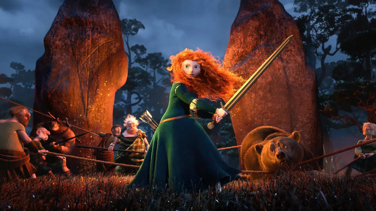 HANDOUT - Die schottische Königstochter Merida in einer Szene des Kinofilms «Merida - Legende der Highlands» (undatierte Filmszene). Der Animationsfilm kommt am Donnerstag (02.08.2012) in die deutschen Kinos. Foto: Disney/Pixar (zu dpa-Kinostarts vom 26.07.2012 - ACHTUNG: Verwendung nur für redaktionelle Zwecke im Zusammenhang mit der Berichterstattung über den Film und bei Urheber-Nennung bis zum 29.11.2012) +++(c) dpa - Bildfunk+++