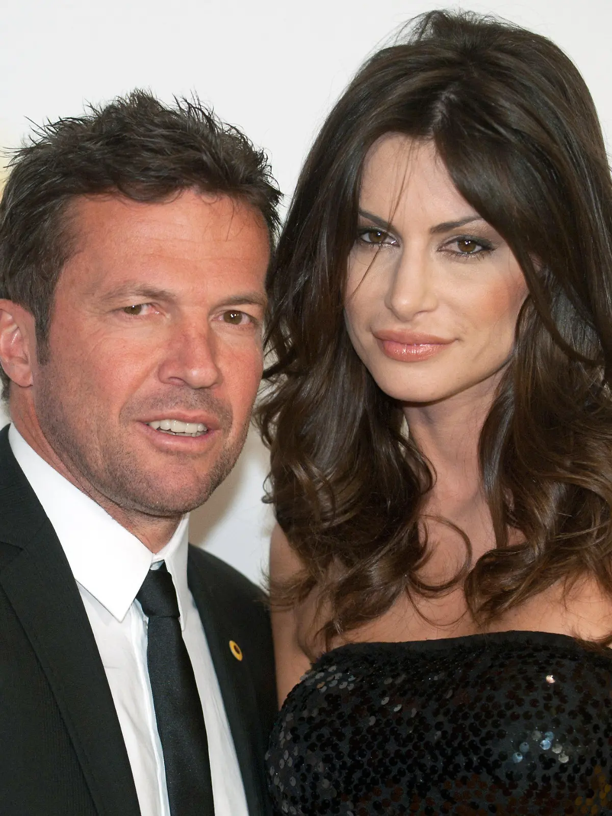 ARCHIV - Ex-Fußballstar Lothar Matthäus und seine Freundin Joanna Tuczynska kommen am (16.09.2011 in Berlin über den Roten Teppich zum Charity-Ball "dreamball 2011". Rekord-Nationalspieler Lothar Matthäus (50) bekommt eine eigene Doku-Soap. «Wir planen mit der Doku-Soap und es wird bereits gedreht», sagte eine Sprecherin des Fernsehsenders Vox am Samstag (28.01.2012). Foto: Jörg Carstensen dpa/lbn (zu dpa: "Lothar Matthäus mit eigener Doku-Soap" vom 28.01.2012)  +++(c) dpa - Bildfunk+++