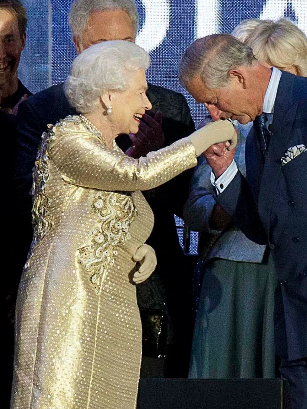 Britain's Prince Charles kisses the hand of his mother Queen Elizabeth at the end of her Diamond Jubilee concert in front of Buckingham Palace in London June 4, 2012. Robbie Williams kicked off a concert outside the Queen's sumptuous London residence on Monday before huge crowds gathered to celebrate the monarch's 60 years on the throne, but the event was overshadowed by news her husband had been hospitalised. REUTERS/David Parker/pool   (BRITAIN - Tags: ANNIVERSARY ENTERTAINMENT SOCIETY ROYALS)