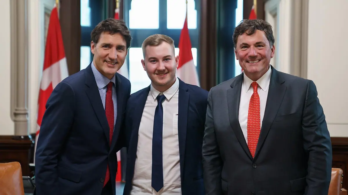 Jonathan Kehl mit Minister Dominic LeBlanc und Premierminister Justin Trudeau / Weiterer Text über ots und www.presseportal.de/nr/16259 / Die Verwendung dieses Bildes für redaktionelle Zwecke ist unter Beachtung aller mitgeteilten Nutzungsbedingungen zulässig und dann auch honorarfrei. Veröffentlichung ausschließlich mit Bildrechte-Hinweis.