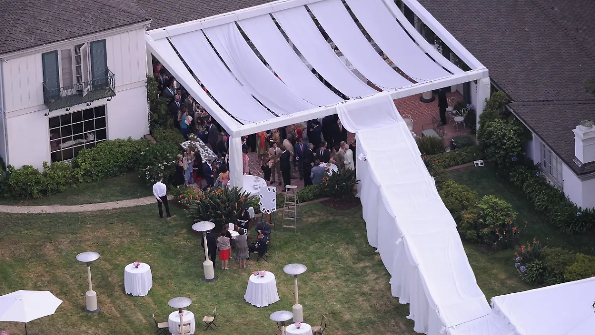 Drew Barrymore gets married at her home in Santa Barbara, CA. The actress and Will Kopelman tied the knot in a white marquee in the back garden of her home. Assistants used umbrellas to shield Drew from view as she walked down the aisle, but the ghostly shape of the bride could just be made out through the tent wall.
<P>
Pictured: Drew Barrymore's wedding
<P>
<B>Ref: SPL401086 020612 </B><BR/>
Picture by: Splash News<BR/>
</P><P>
<B>Splash News and Pictures</B><BR/>
Los Angeles: 310-821-2666<BR/>
New York: 212-619-2666<BR/>
London: 870-934-2666<BR/>
photodesk@splashnews.com<BR/>
</P>