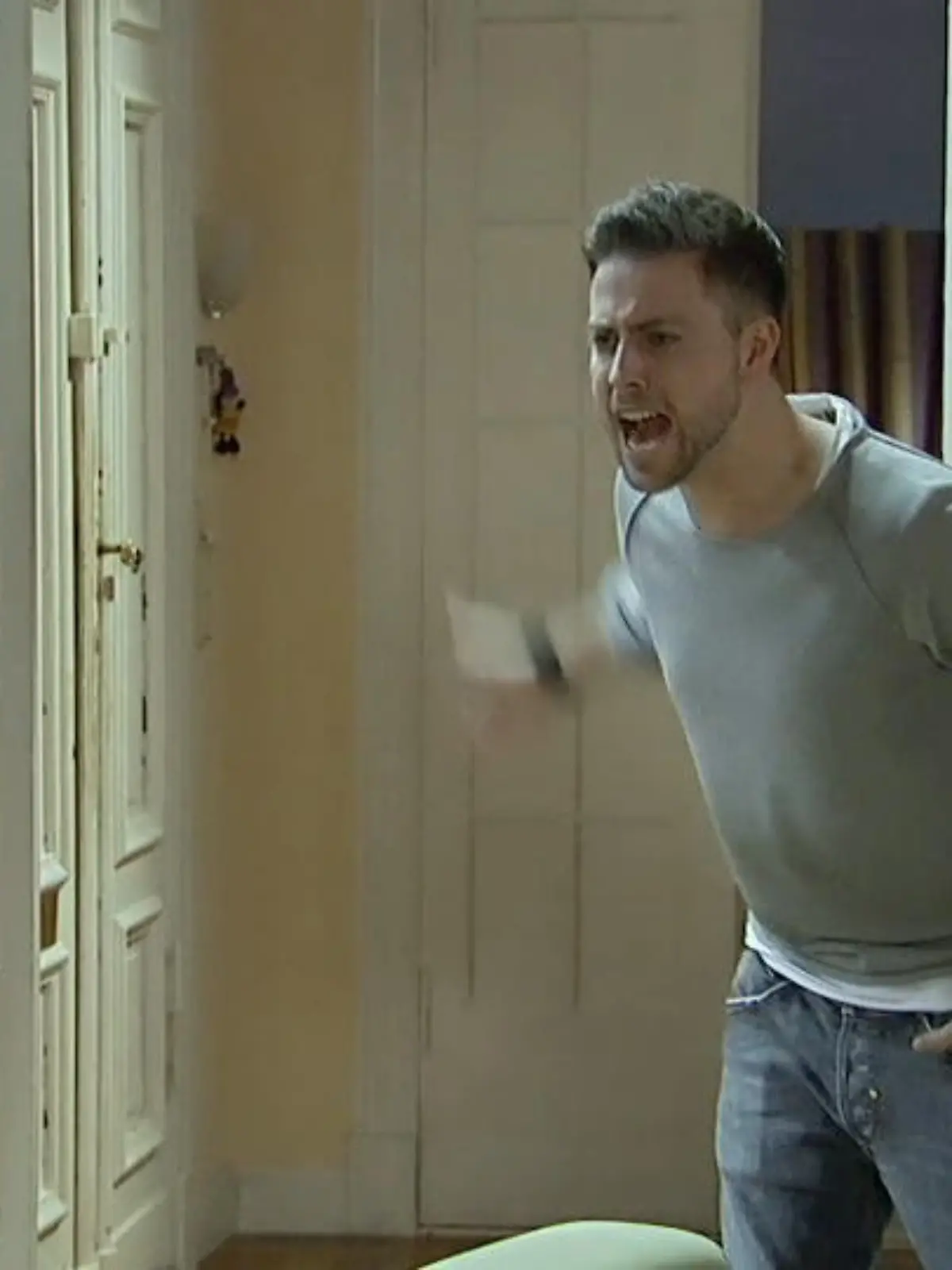 MovieClipping 3041.jpg