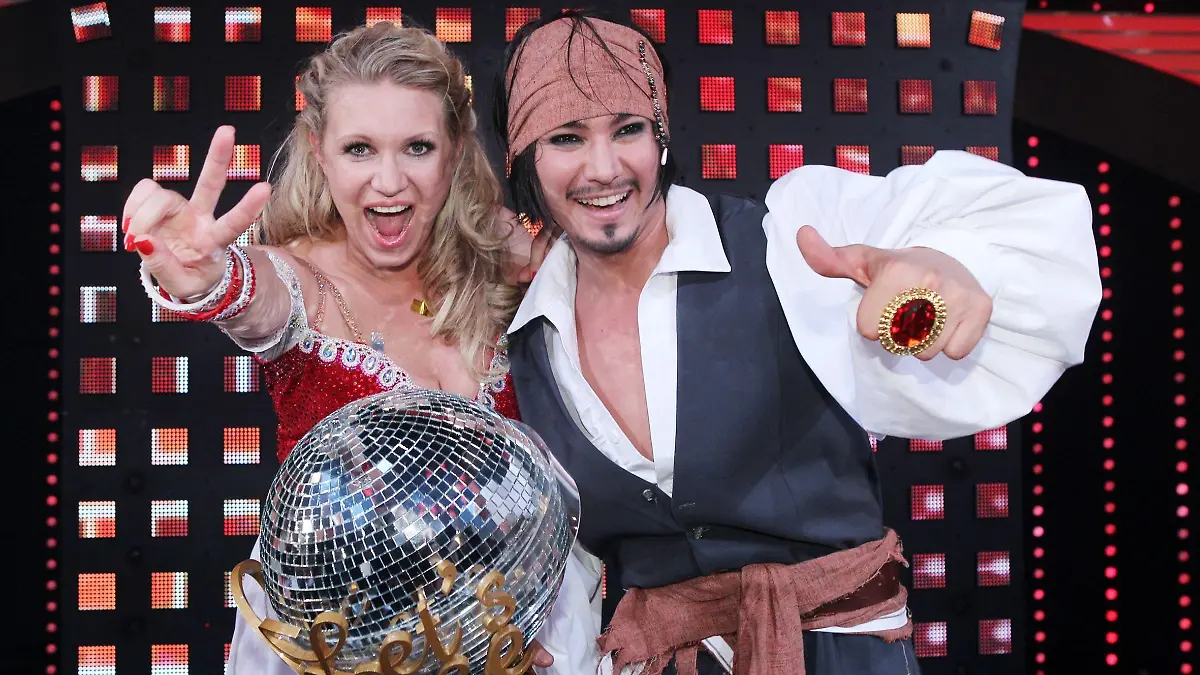 Die Entscheidung: Magdalena Brzeska wird mit ihrem Tanzpartner Erich Klann "Dancing Star 2012". Verwendung der Bilder für Online-Medien ausschließlich mit folgender Verlinkung: "Alle Infos zu "Let´s Dance" im Special bei RTL.de: http://www.rtl.de/cms/sendungen/lets-dance.html