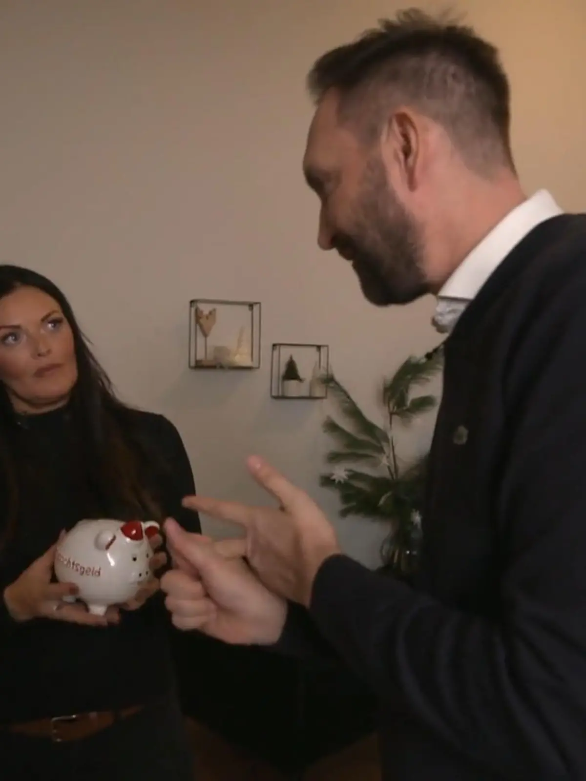 Ron Perduss ist Sparcoach und verrät gerade in der Weihnachtszeit seine besten Tipps, um ordentlich Geld zu sparen.