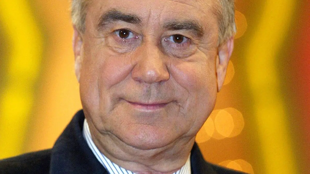 ARCHIV - Kurt Felix am 20.02.2004 in Offenburg. Der Entertainer und «Verstehen Sie Spaß»-Erfinder starb im Alter von 71 Jahren im schweizerischen St. Gallen, wie sein Sprecher der Nachrichtenagentur dpa am Samstag (19.05.2012 sagte. Er erlag den Angaben zufolge am vergangenen Mittwoch seiner langjährigen Krebserkrankung und wurde bereits am Samstag in St. Gallen beigesetzt. Foto: Patrick Seeger +++(c) dpa - Bildfunk+++
