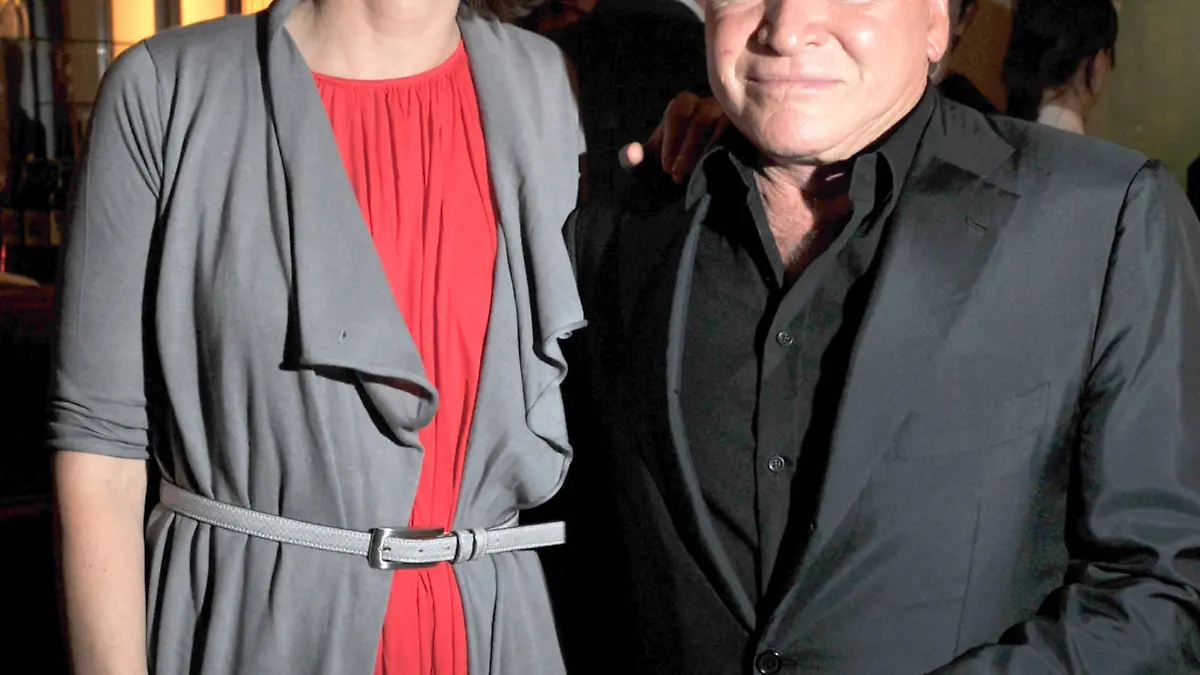 Die Schauspielerin, Regisseurin und Kamerafrau Susanne Kellermann und der Schauspieler Fritz Wepper kommen am Mittwoch (02.06.2010) im Forum Kino in München (Oberbayern) gemeinsam zur Filmpremiere des Kurzfilms 'Puppenspiel'. Der Film, vorgeschlagen für den deutschen Kurzfilmpreis, behandelt das Thema Kindesmissbrauch. Foto: Felix Hörhager dpa/lby