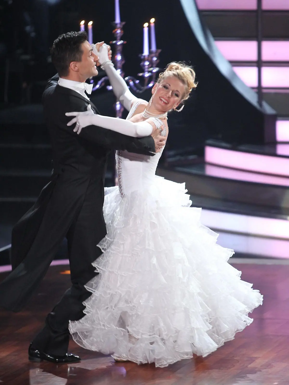 Stefanie Hertel und Sergiy Plyuta.  Verwendung der Bilder für Online-Medien ausschließlich mit folgender Verlinkung: "Alle Infos zu "Let´s Dance" im Special bei RTL.de: http://www.rtl.de/cms/sendungen/lets-dance.html