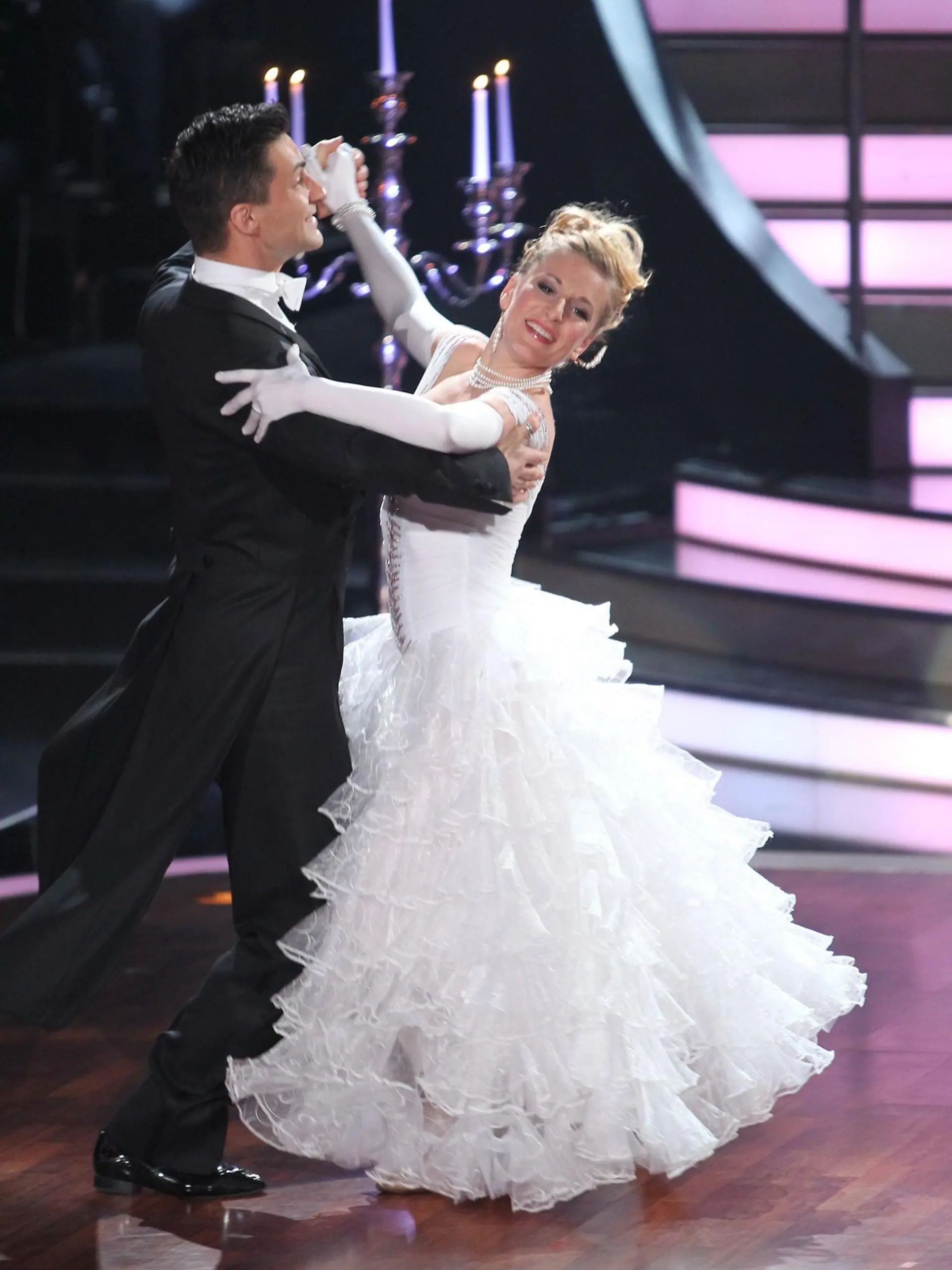 Stefanie Hertel und Sergiy Plyuta.  Verwendung der Bilder für Online-Medien ausschließlich mit folgender Verlinkung: "Alle Infos zu "Let´s Dance" im Special bei RTL.de: http://www.rtl.de/cms/sendungen/lets-dance.html